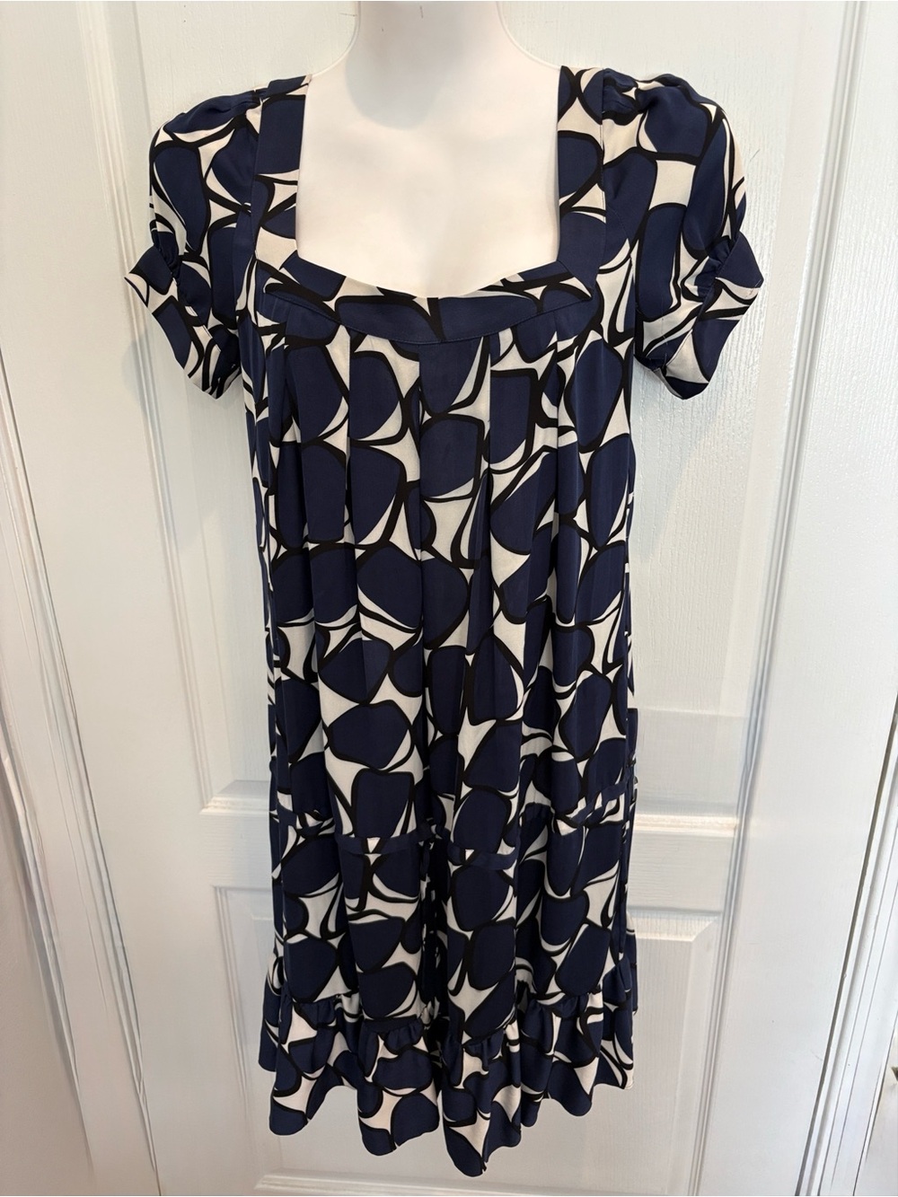 Diane Von Furstenberg Navy and White Patterned Drop Waist Dress Size 4